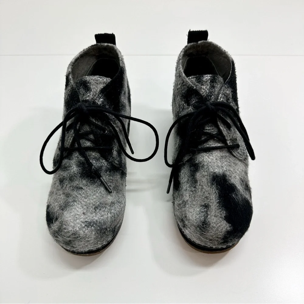 Dansko Lucille Wool Lace Up Chukka Ankle Boots in Grey and Black - Picture 2 of 10